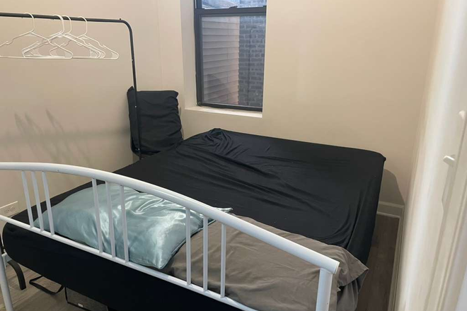 Bedroom - Fully-furnished room with private bathroom near Taylor Street Apartments