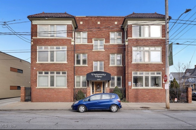 Building - Fully Renovated 2BR Near CWRU | Gated Parking Included