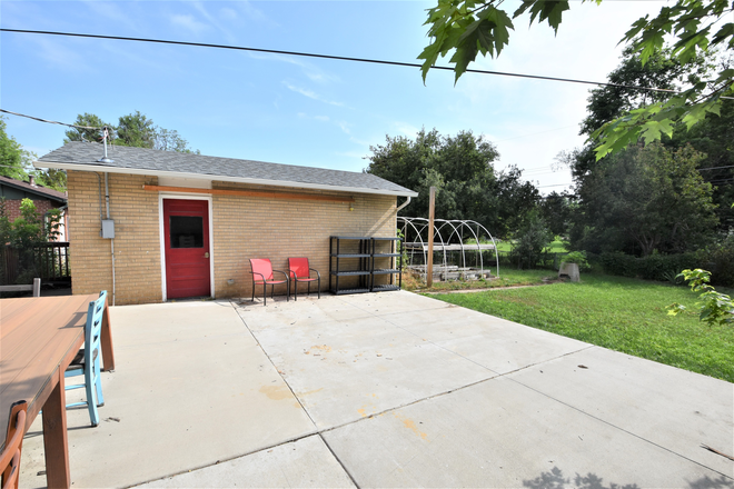 820 30th - 820 30th (3Br + Office/ 2.5BA) House