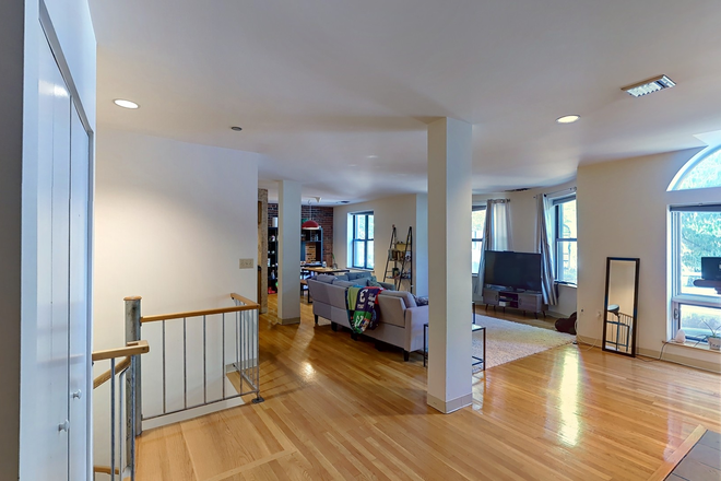 1 - GREAT 3 bed 2 bath, in unit laundry, central air, NO BROKER FEE!!! Apartments