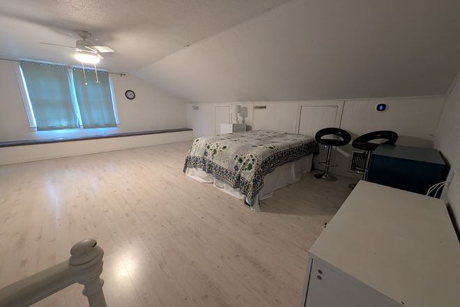 Studio - House