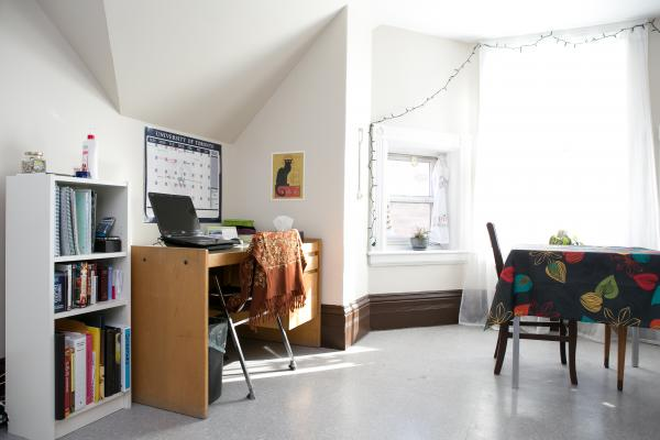 Room 2 - Wycliffe College - Single Dorms in the centre of St. George Campus