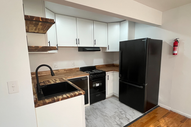 Kitchen 2 - 210 South Beech Apartments