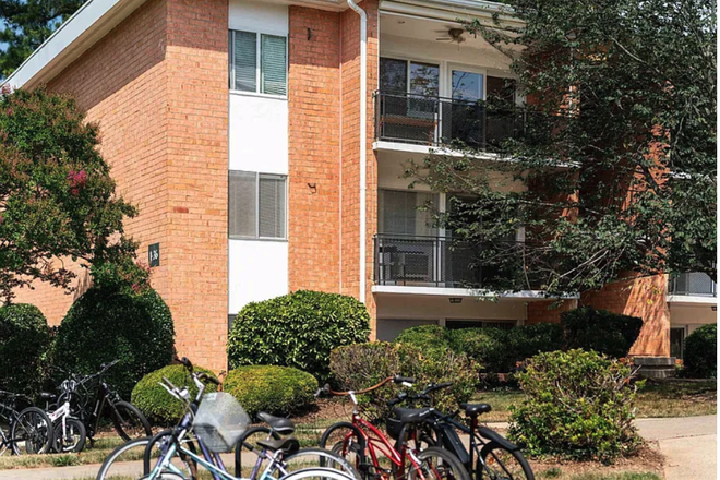 Garden Unit 5 - One Bedroom / One Bathroom Unit Close to The Grounds and the University Hospital