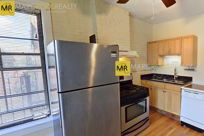 Call NOW for showings! 617-236-8550 - HAMMOND ST - *NO FEE* BROWNSTONE 3BR/1BA IN SOUTH END AVAIL *9/1/2026* W/ LNDRY IN BLDNG, HW INC!