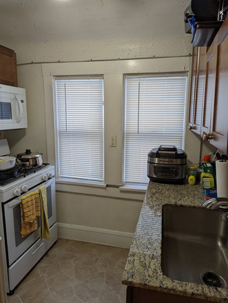 Kitchen - Cozy 2 Bedroom Right Across the Street from Campus!