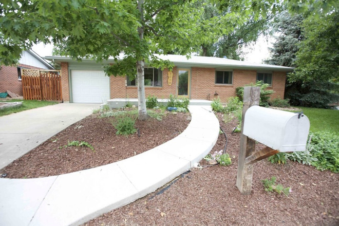 Front of house - Searching for a roommate for 3B/1B close to campus