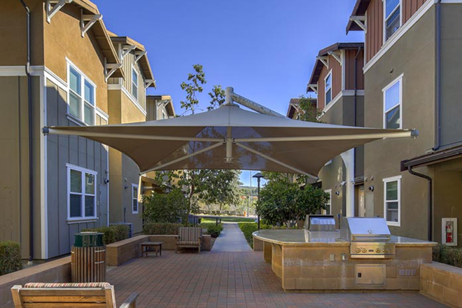 Outdoor lounge - UCI Camino del Sol ,1 bedroom in 4 bedroom townhome, Jun 13-Aug 28 sublet