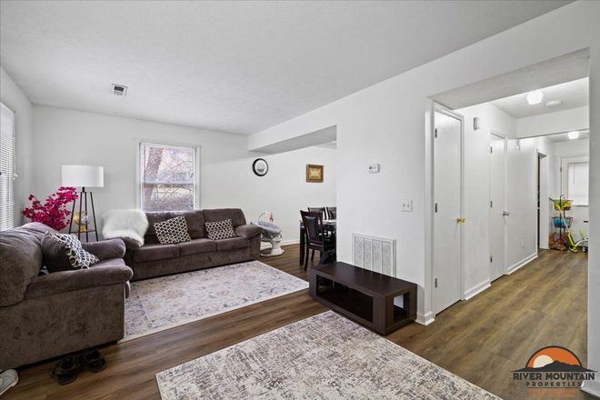 - Two-Story Duplex in Excellent Blacksburg Location