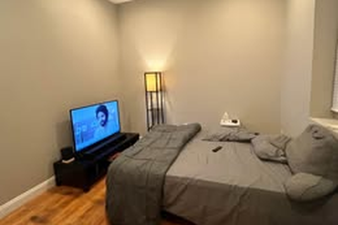 Room - Large Private Room 5–10 Min from UMass Boston | Parking Included Townhome
