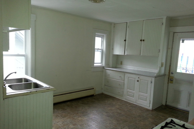 Kitchen - Great Downtown Location! Apartments