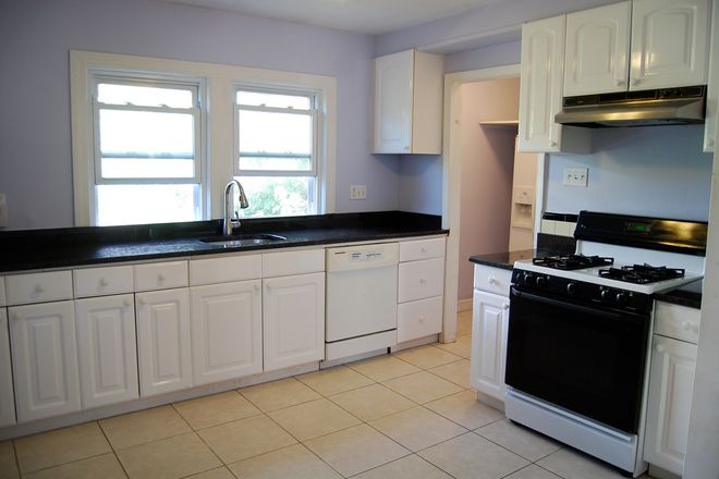 Call NOW for showings! 617-236-8600 - UNDINE RD - MDERN TOP FLR 4BR NEAR BC AVAIL *9/1/2027* W/ 2 BATHS, GRG RNTL PRKNG, IN UNIT W/D, DW Apartments