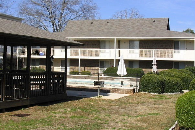 Photo - Diplomat Apartments