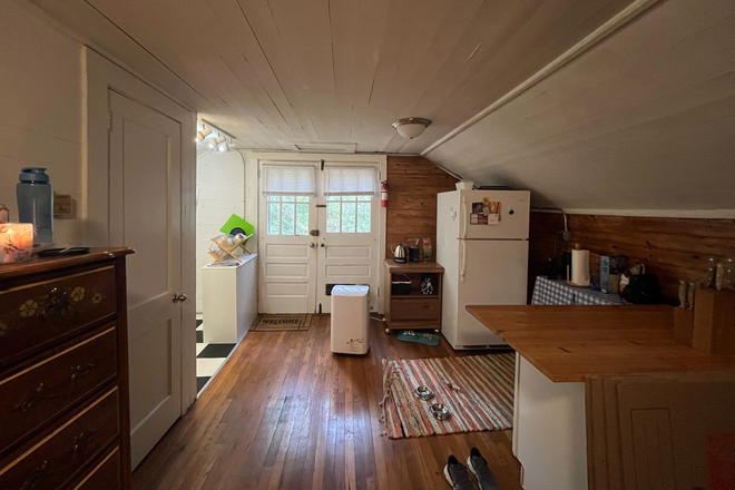 Main Living Space - Apartment Close to Medical Campus