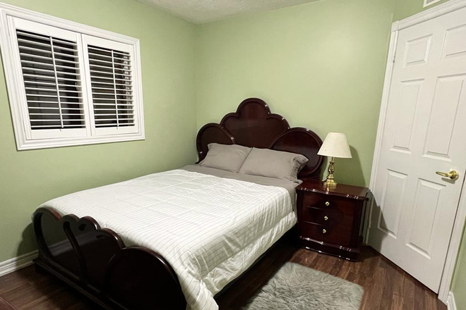 Private Bedroom - (FOR FEMALE) Private room for rent in a shared house at Weston Downs Avenue