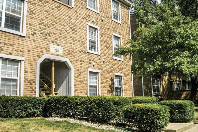 Outside Street View - Pickwick Place Apt #11
