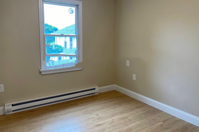 - - 5 BEDROOM APARTMENT FOR JUNE 2027