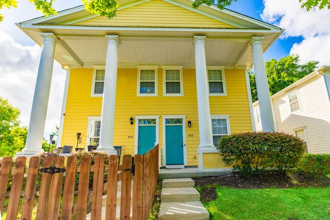 Front - Town home at Park circle, Close to everything!! 7-15 mins from MUSC hospitals and centers.