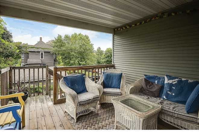 Deck- furnished - 1907 Marshall ave Apartments
