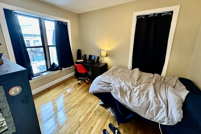 1 - BU West 4 bed 2 bath Affordable Rent No Fee 9/1!