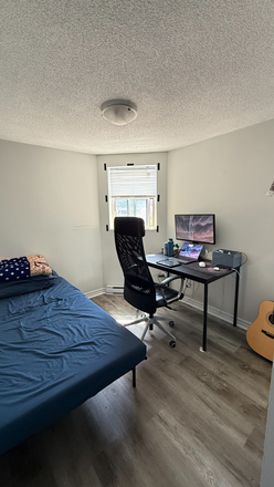 Bedroom - Summer Sublet – Furnished Private Room in 4-Bedroom Apartment – $800/month – Downtown Toronto