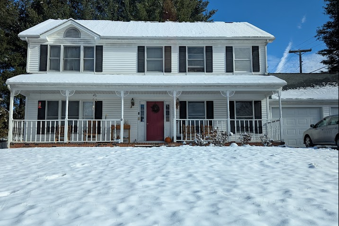 house - Room in House available