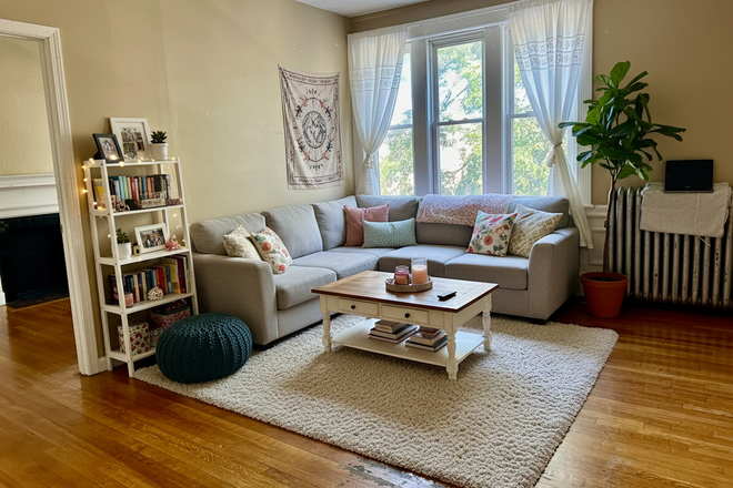 1 - BU Off Campus 3 bedroom condo for lease 9/1/26 Large unit great location