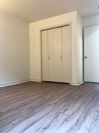 first floor bedroom - 3B2B townhouse MIT-Kendall