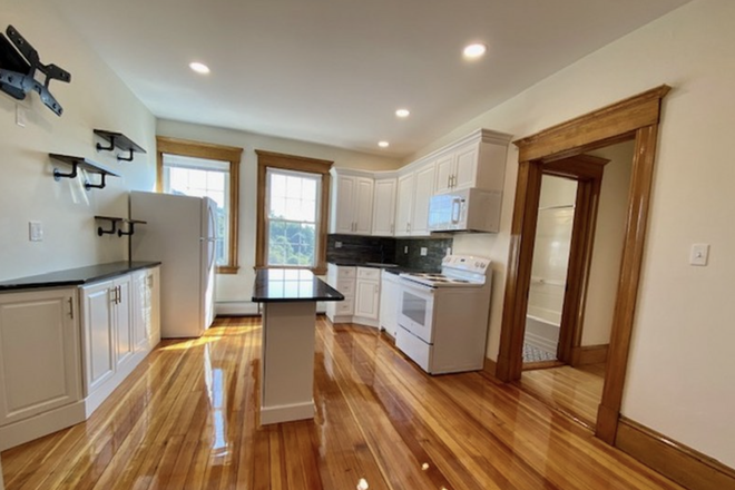 Kitchen - Lincoln Apartment #11