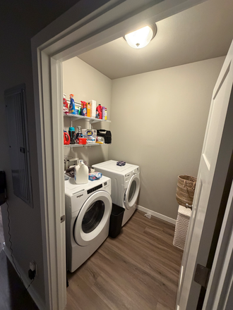 This is a picture of the laundry room. For some reason, I wasn't able to upload all pictures but happy to share more after being contacted! - Townhouse