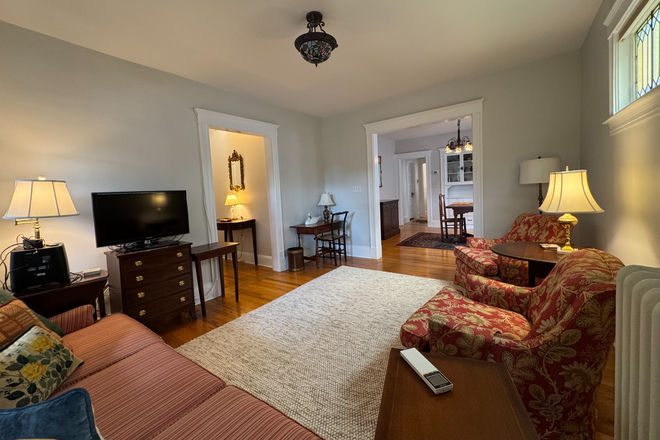 Living Room - Lovely Arlington Furnished 2 Bedroom on 77 Bus Line