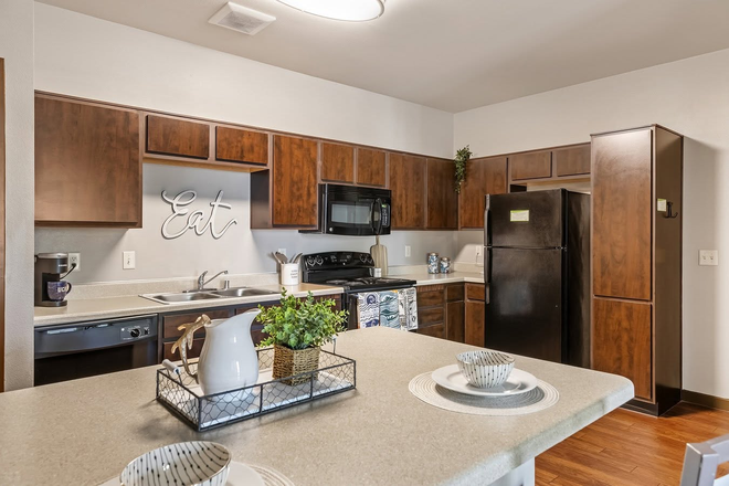 Model Kitchen - 2 Months Free & Waived Sec Dep. Private 1 Bdrm/Bath in 2 Bdrm Apt Highlander N Campus Male Occupancy