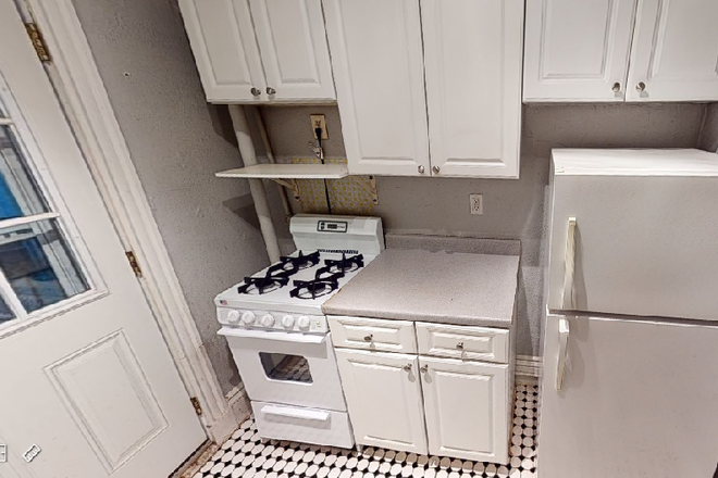 Call NOW for showings! 617-236-8550 - CHARLESGATE EAST - MODERN 1BR SPLIT FOR 2 PPL AVAIL *9/1/2026* W/ H&HW INC, LNDRY IN BLDNG, EIK! Condo