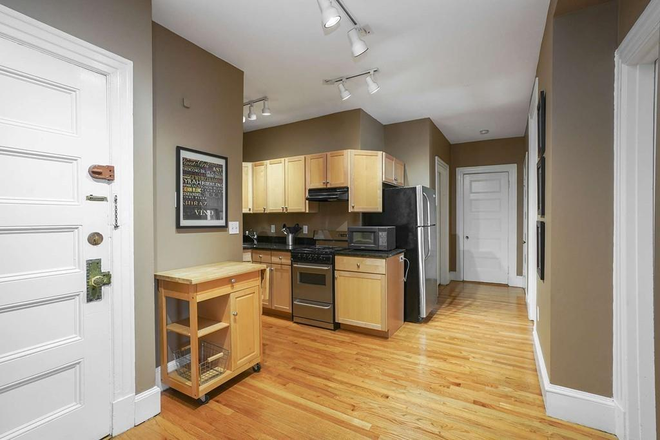 Call NOW for showings! 617-236-8550 - ARLINGTON ST - PORTER SQ TRUE 2BR/1BA AVAIL *9/1/2026* W/ H&HW INC, IN UNIT LNDRY, EQUAL BDRMS, DW! Condo