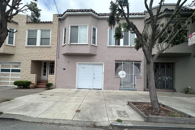 Front of the House - Room For Rent. Homely feel near the beach - Nearby Amenities and Transportation