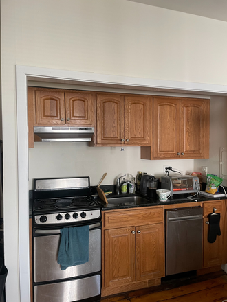 Kitchen next to Living Room - 35 Concord Ave summer sublet - Near Cambridge Common Triplex