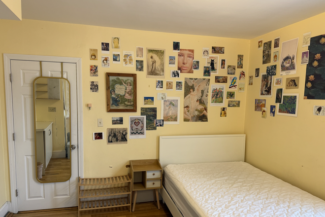 Bedroom - Subletter needed Spring 27---5 minutes from campus