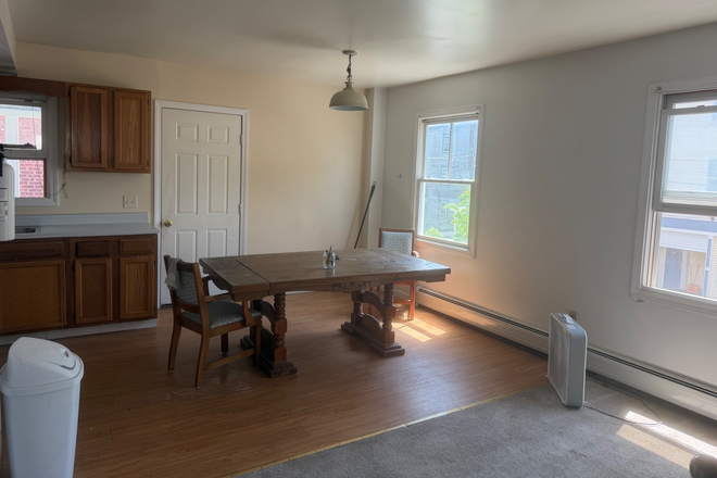 Living room - Centrally located 3 bed - includes HEAT, water, trash Apartments