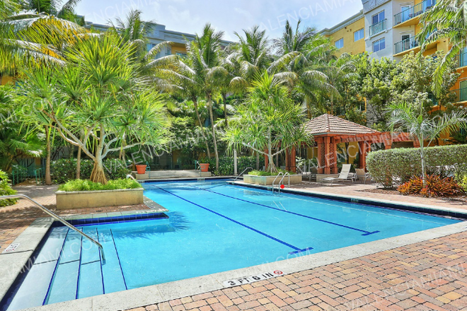 Pool Area - Valencia South Miami
