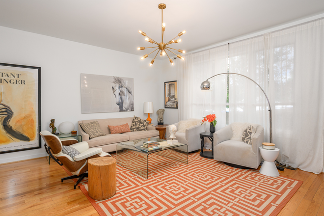 Living Room - Fully Furnished 2 Bedroom Townhouse in Belmont/Free Parking/Rooftop Deck