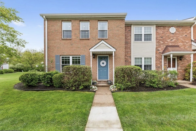 Exterior view - 3BR thome-Quince Ct-Lawrenceville