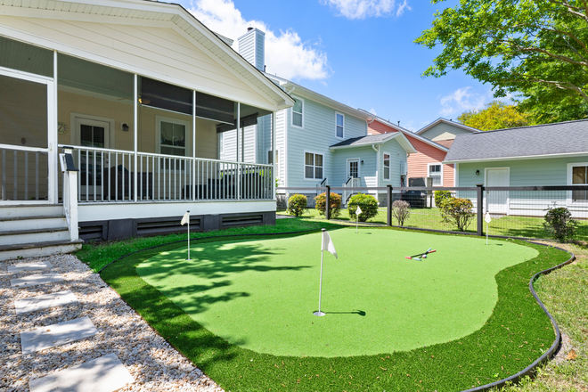 backyard putting green - 3BD/2.5BA Oak Terrace Preserve: Park Circle, North Charleston
