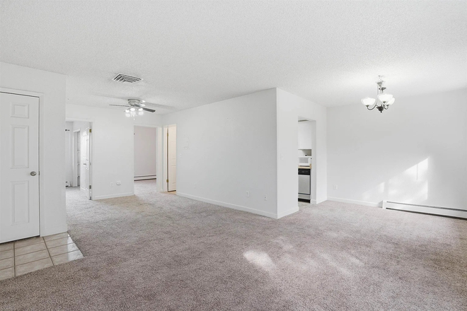 Living Room/Kitchen - Updated 2BR Condo – Walk to CMU – Pool – Available Now