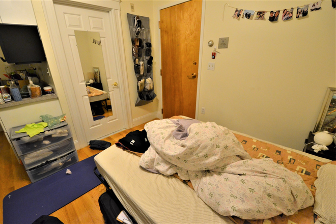 79 Westland Ave. - NO Broker's Fee!! - Avail 9/1 - Beautiful Studio in the Berklee and BoCo Area!