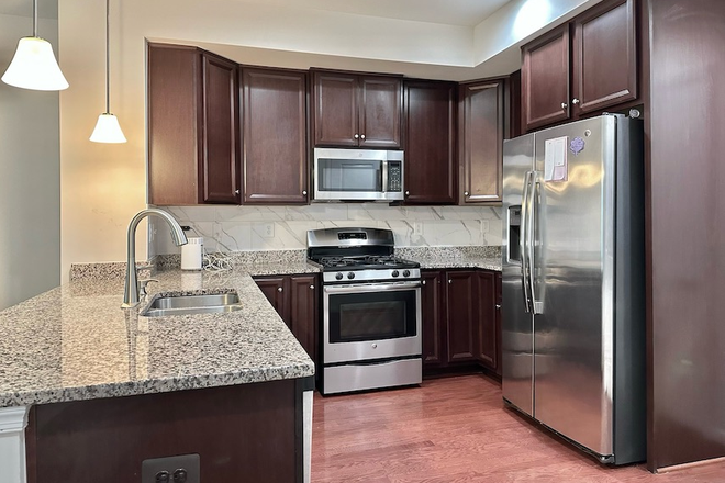 Kitchen - Spring sublet townhouse for rent near campus
