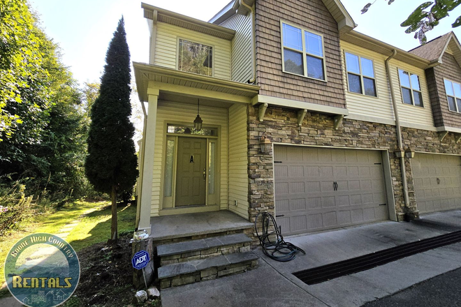- 3BR/2.5BA