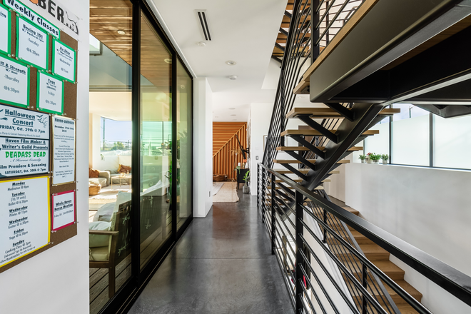 Hallway. - Co-ed / co-living community in Venice Beach 🏝️