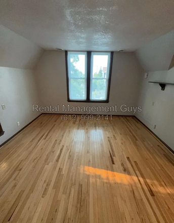 . - Very Nice 2 Bed 1 Bath on Quiet Saint Paul Street! Apartments