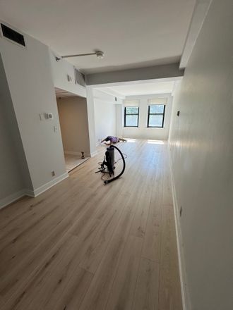 Livingroom - Kenmore Sq 2 Bed Comm Ave Apartments