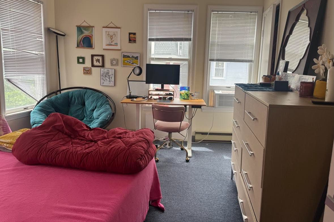 Bedroom - 1 Bedroom Apartment Cambridge Summer Sublet HUH Housing 18 Banks Street